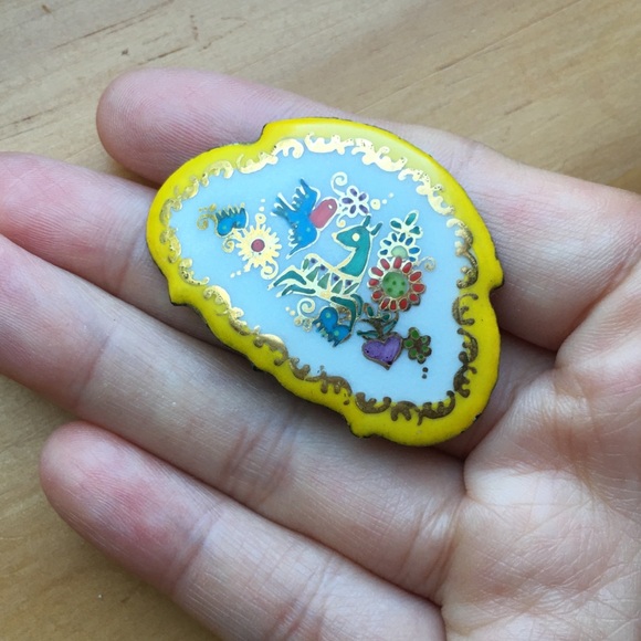 Vintage MICHAELA FREY hand painted enamel brooch - Picture 9 of 16